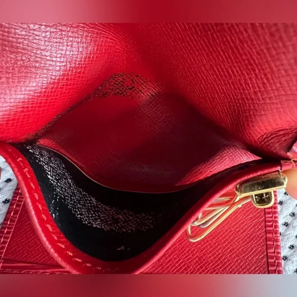 Louis Vuitton 4 Ring Epi Key Holder - Picture 14 of 15